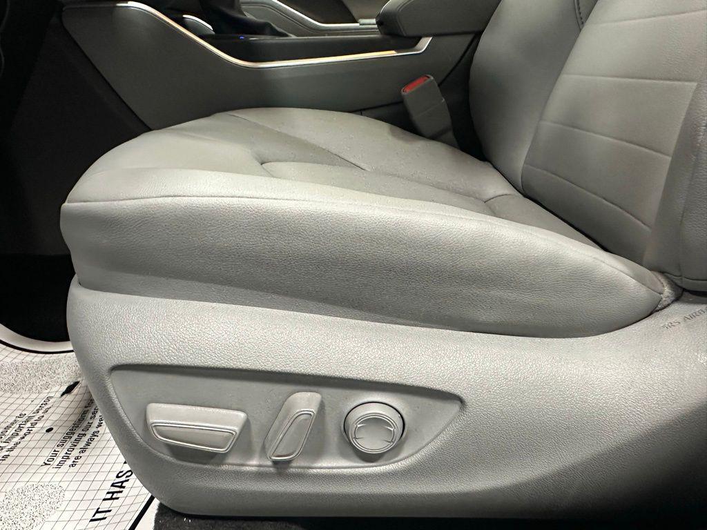 used 2025 Toyota Highlander car, priced at $40,995