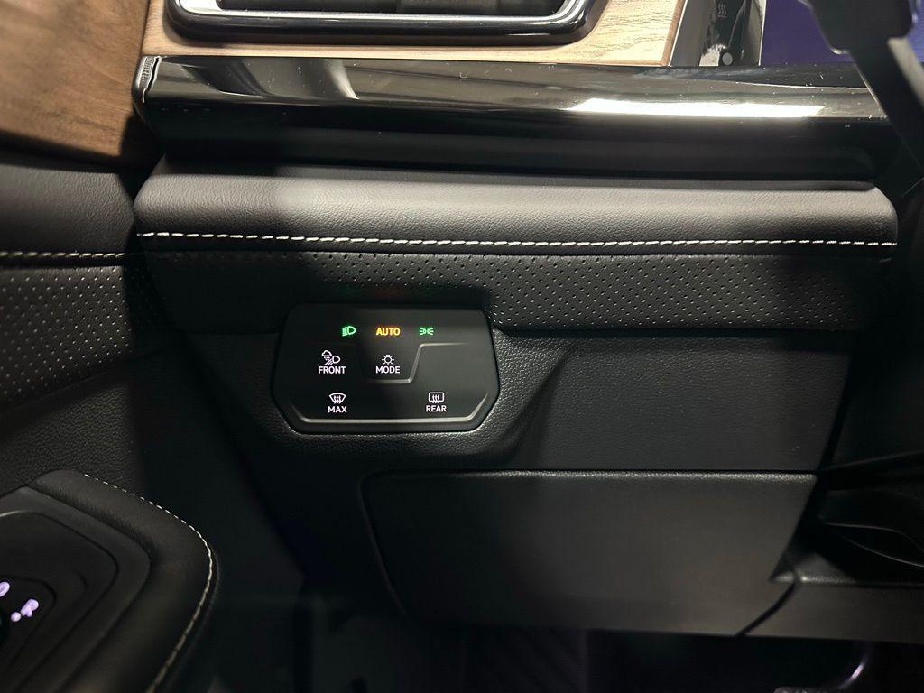 used 2025 Volkswagen Atlas car