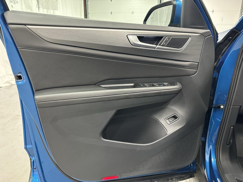 used 2025 Volkswagen Atlas Cross Sport car, priced at $31,995