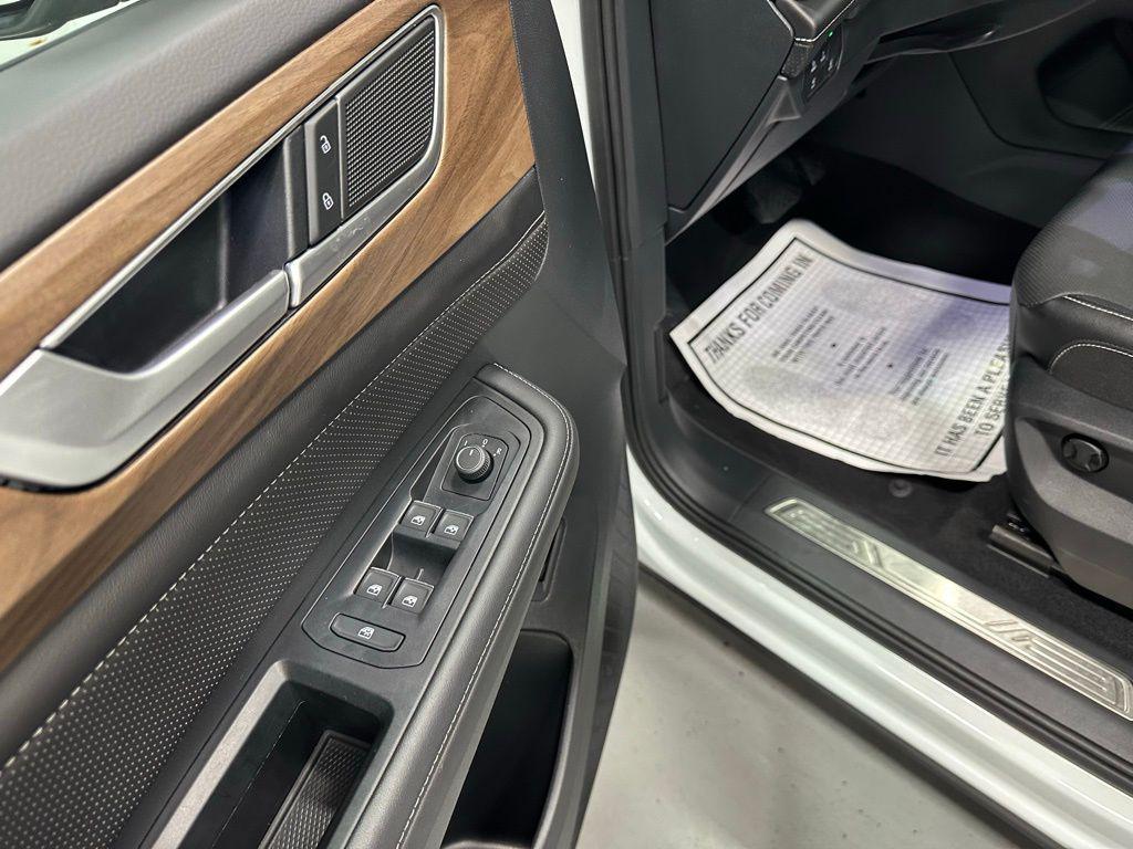 used 2025 Volkswagen Atlas car, priced at $32,495