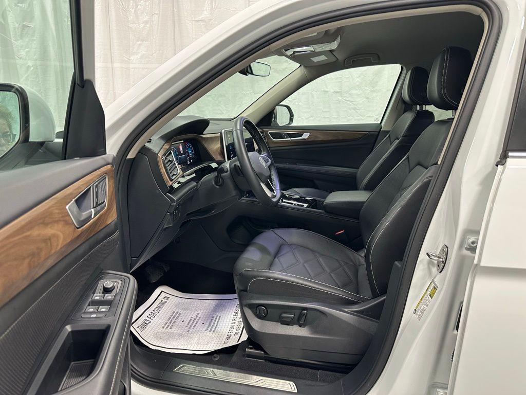 used 2025 Volkswagen Atlas car, priced at $32,495