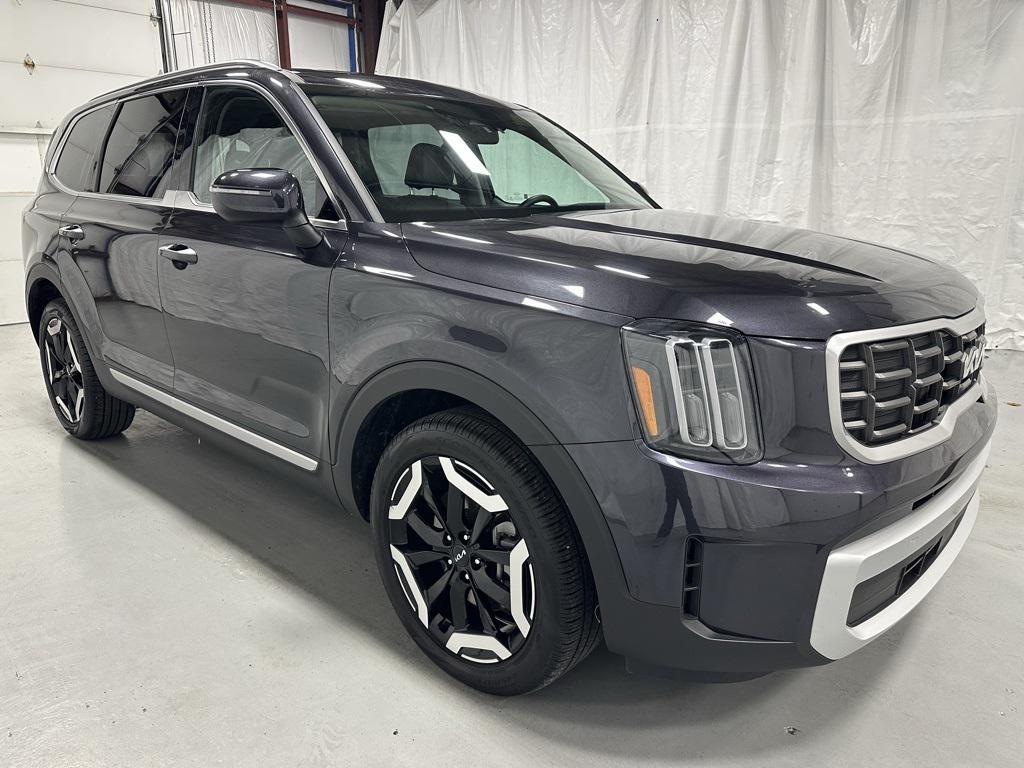 used 2025 Kia Telluride car, priced at $33,495