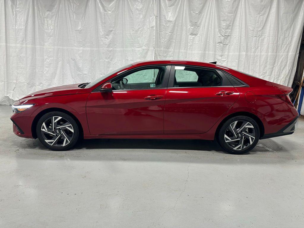 used 2025 Hyundai Elantra car