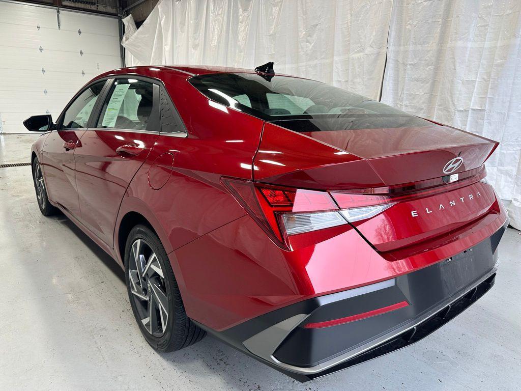 used 2025 Hyundai Elantra car