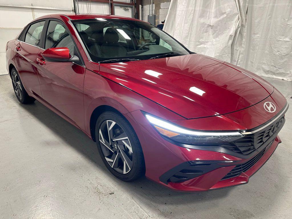 used 2025 Hyundai Elantra car