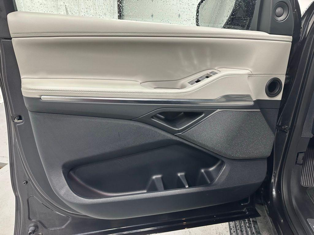 used 2025 Lincoln Navigator car, priced at $89,995