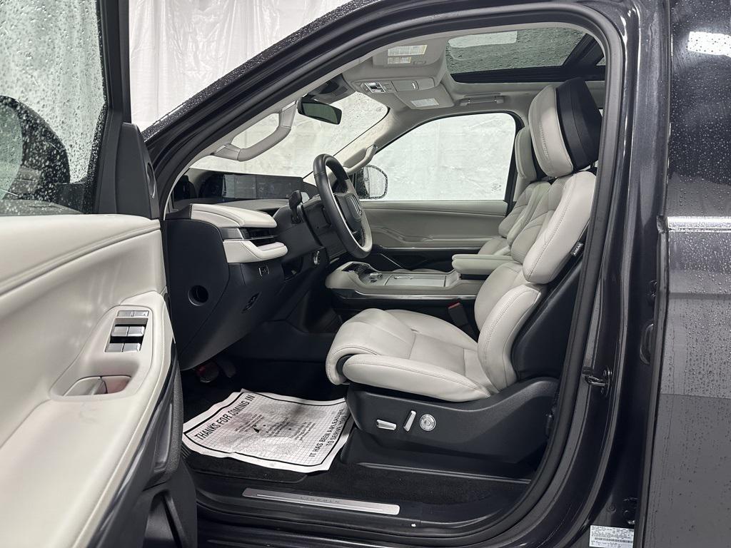 used 2025 Lincoln Navigator car, priced at $89,995