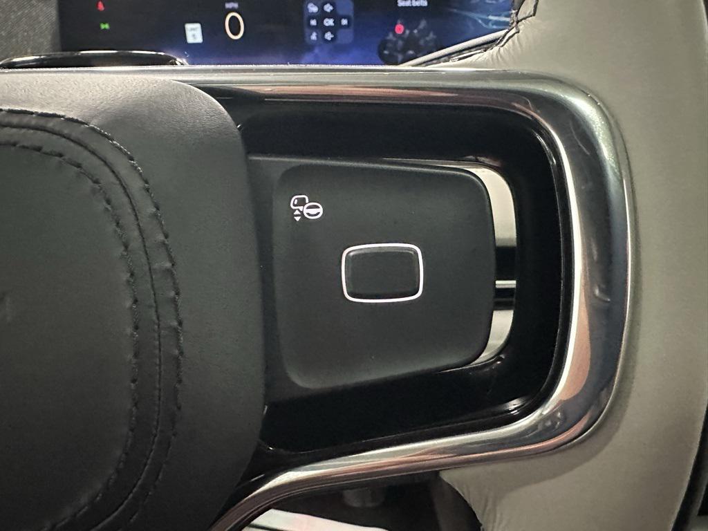 used 2025 Lincoln Navigator car, priced at $89,995