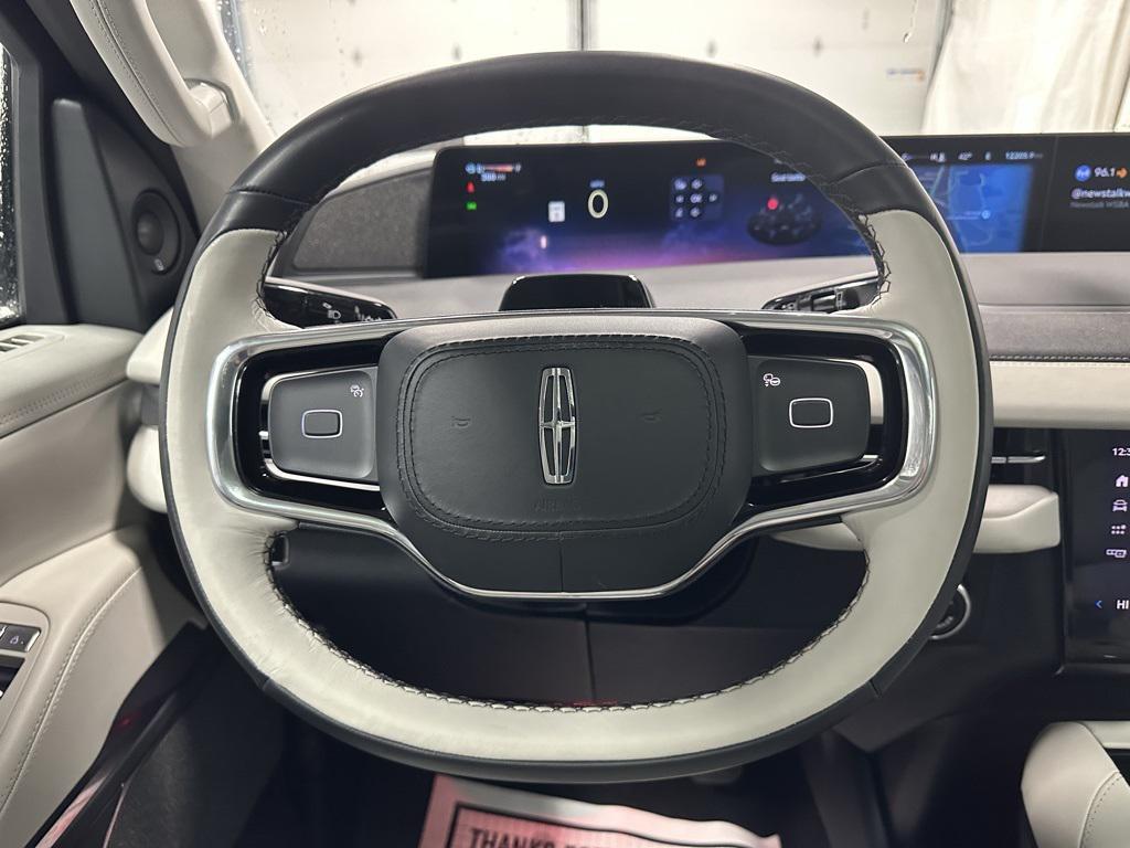 used 2025 Lincoln Navigator car, priced at $89,995