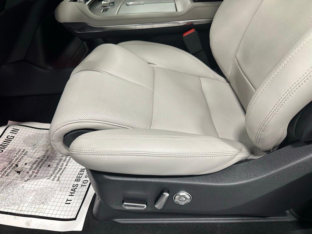 used 2025 Lincoln Navigator car, priced at $89,995