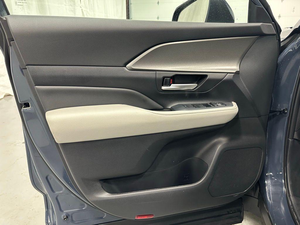used 2025 Toyota Grand Highlander car, priced at $42,495