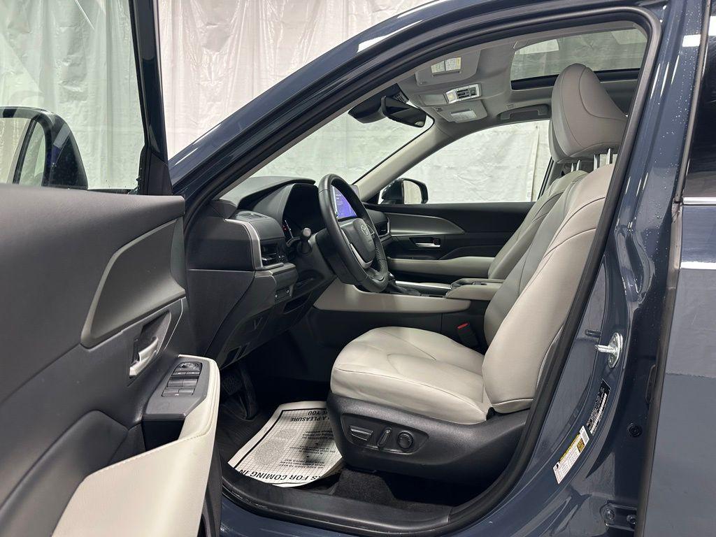 used 2025 Toyota Grand Highlander car, priced at $42,495