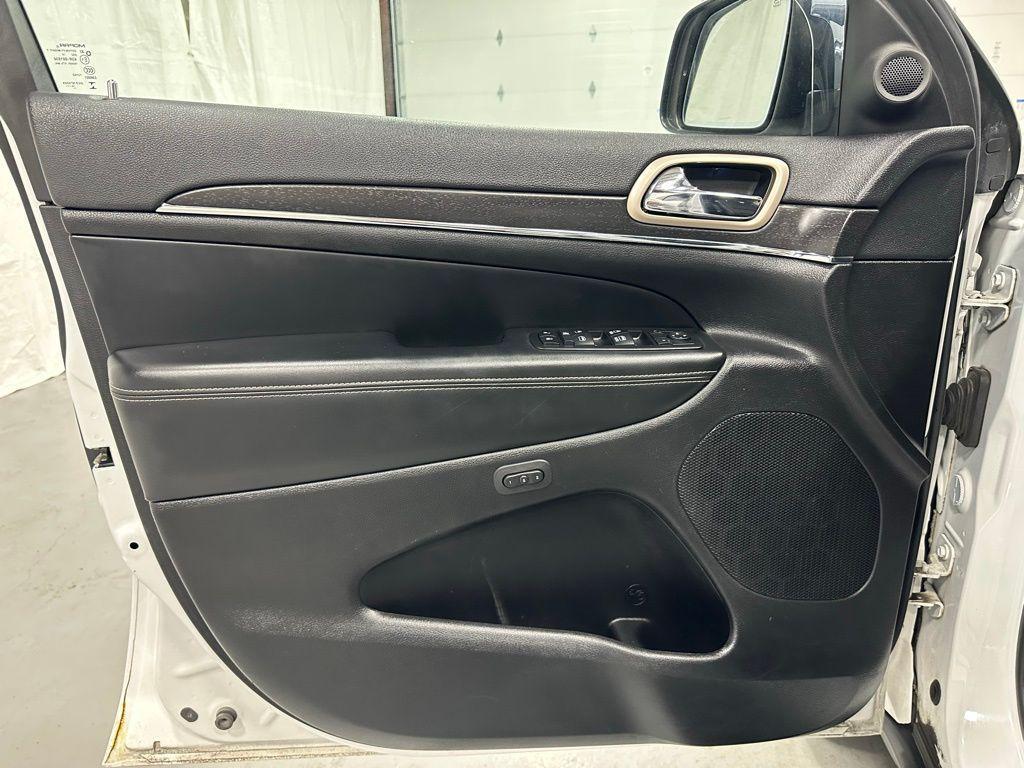 used 2015 Jeep Grand Cherokee car, priced at $11,985