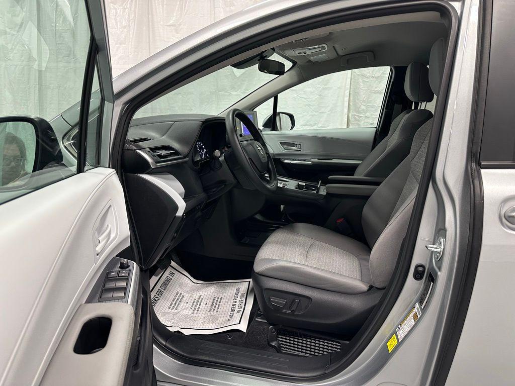 used 2025 Toyota Sienna car