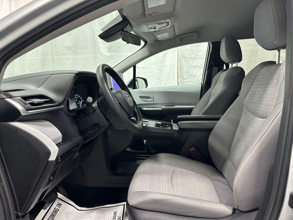 used 2025 Toyota Sienna car