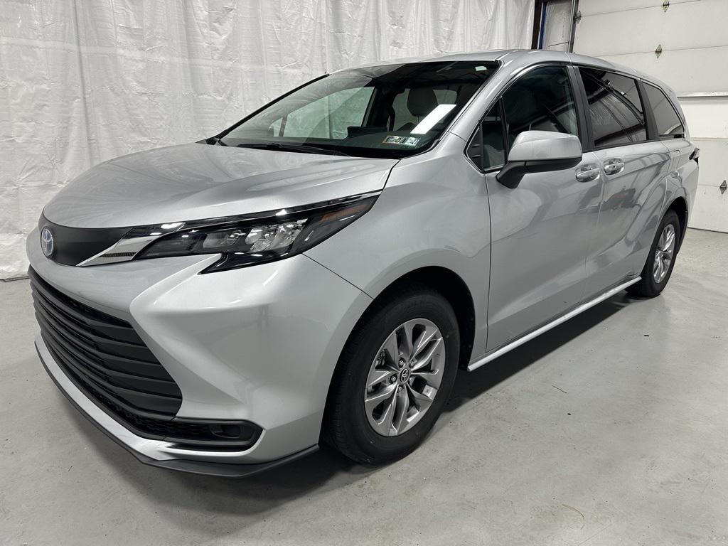 used 2025 Toyota Sienna car