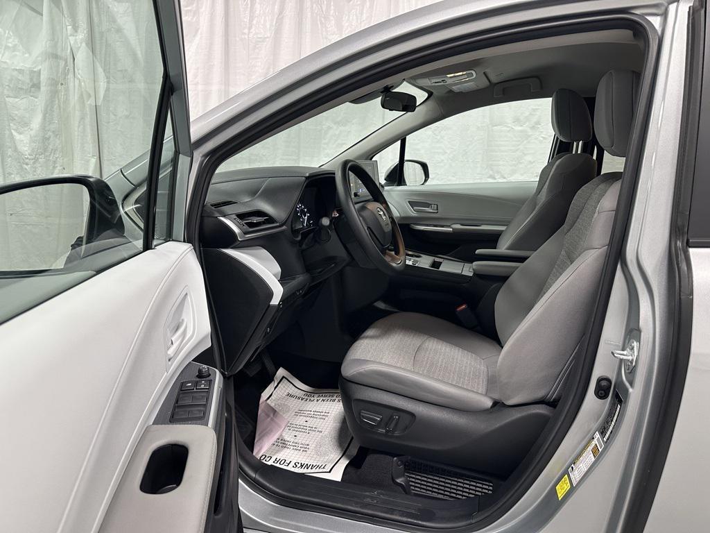 used 2025 Toyota Sienna car