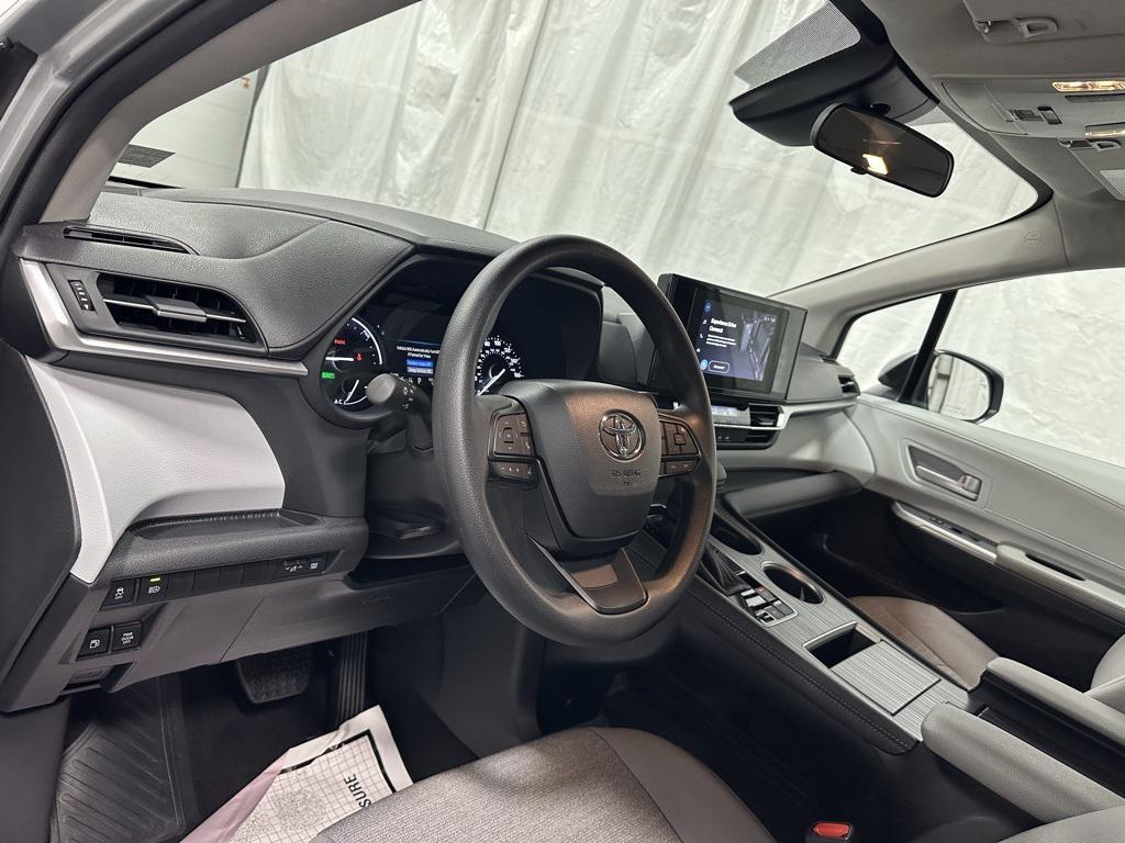 used 2025 Toyota Sienna car