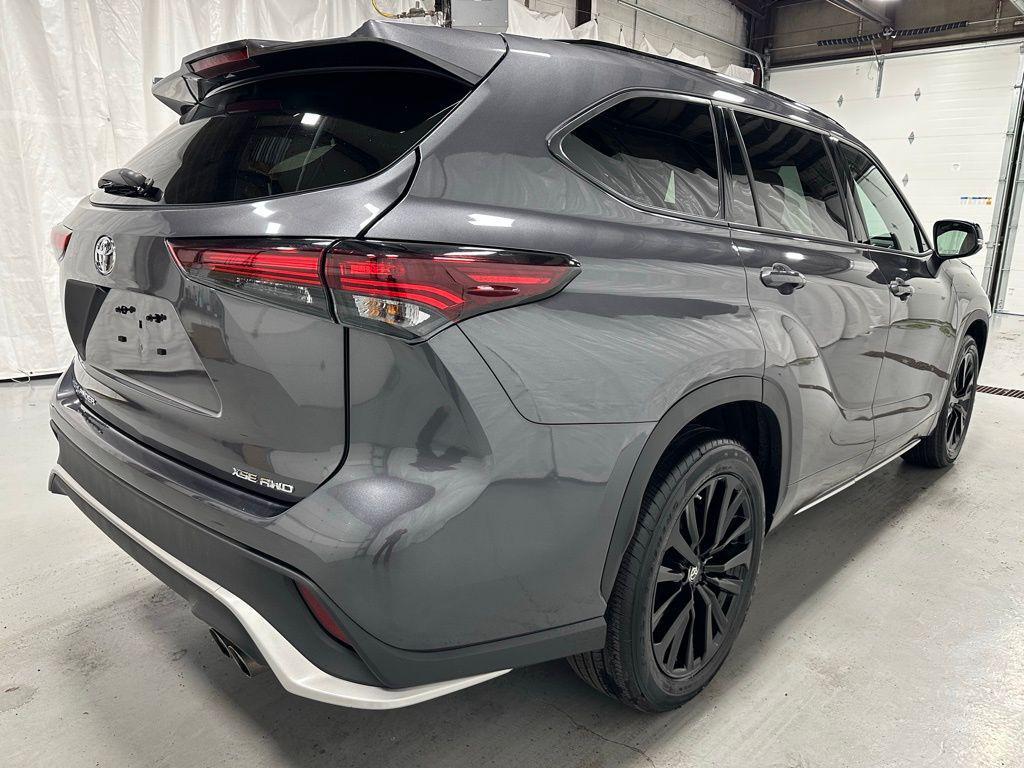 used 2025 Toyota Highlander car, priced at $42,995