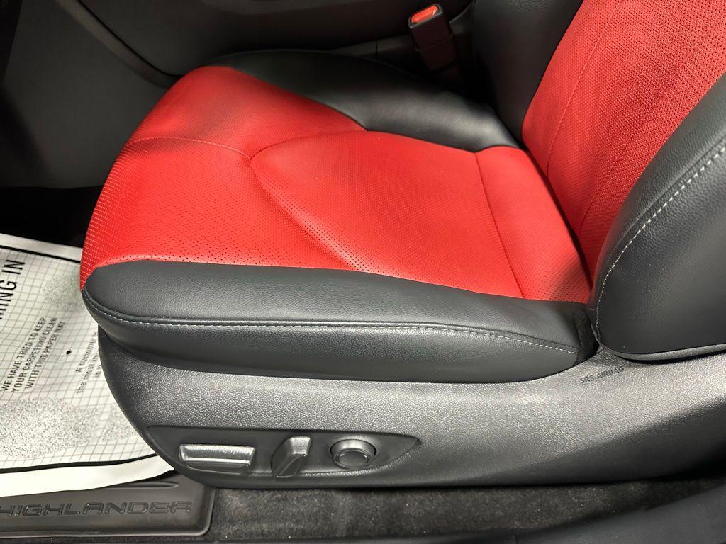 used 2025 Toyota Highlander car, priced at $42,995