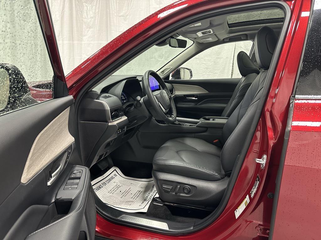 used 2025 Toyota Grand Highlander car