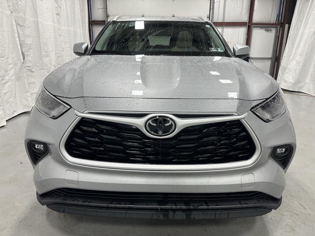 used 2025 Toyota Highlander car