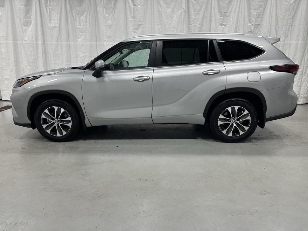 used 2025 Toyota Highlander car