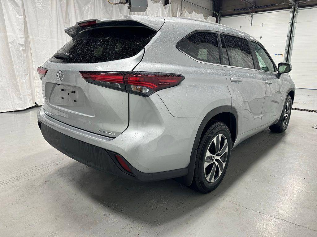 used 2025 Toyota Highlander car, priced at $40,995