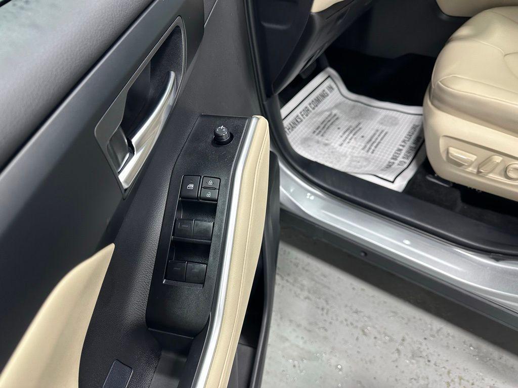used 2025 Toyota Highlander car, priced at $40,995