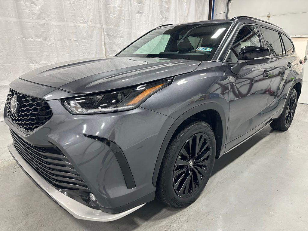 used 2025 Toyota Highlander car, priced at $46,495