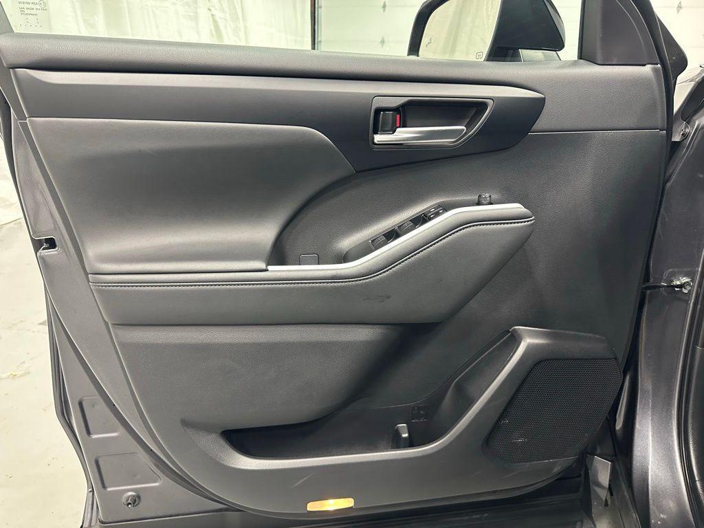 used 2025 Toyota Highlander car, priced at $46,495