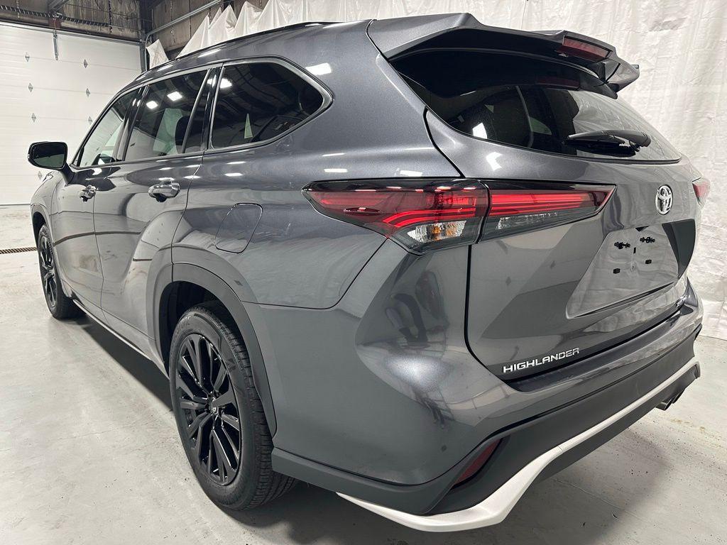 used 2025 Toyota Highlander car, priced at $46,495