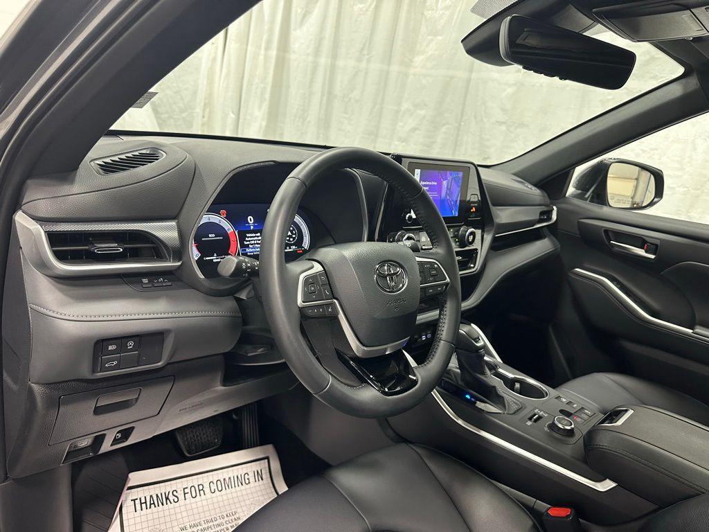 used 2025 Toyota Highlander car, priced at $46,495
