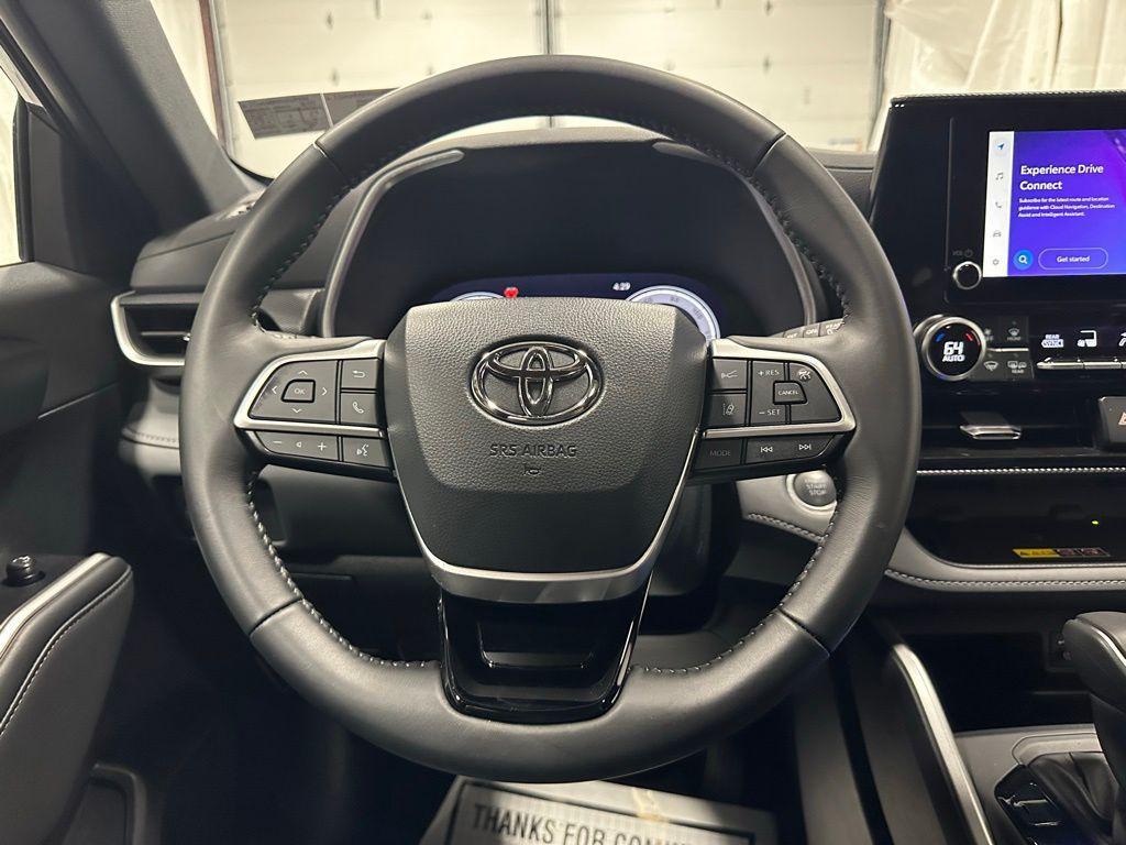 used 2025 Toyota Highlander car, priced at $46,495