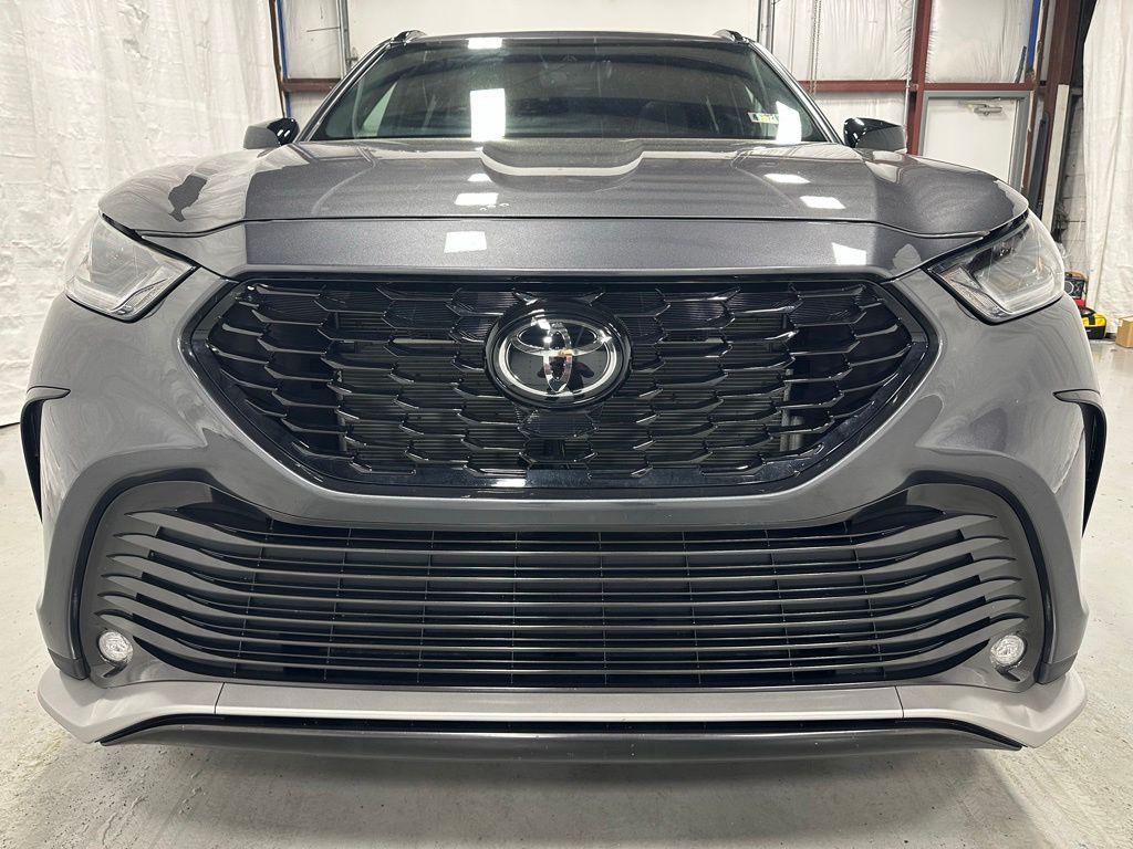 used 2025 Toyota Highlander car, priced at $46,495