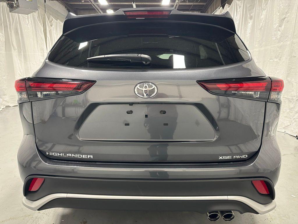 used 2025 Toyota Highlander car, priced at $46,495