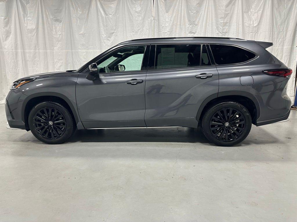 used 2025 Toyota Highlander car, priced at $46,495