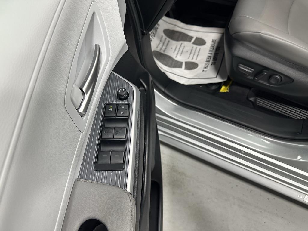 used 2025 Toyota Sienna car