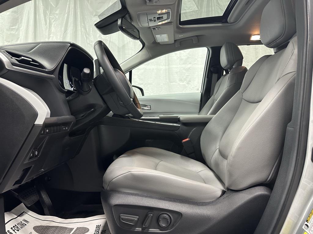 used 2025 Toyota Sienna car