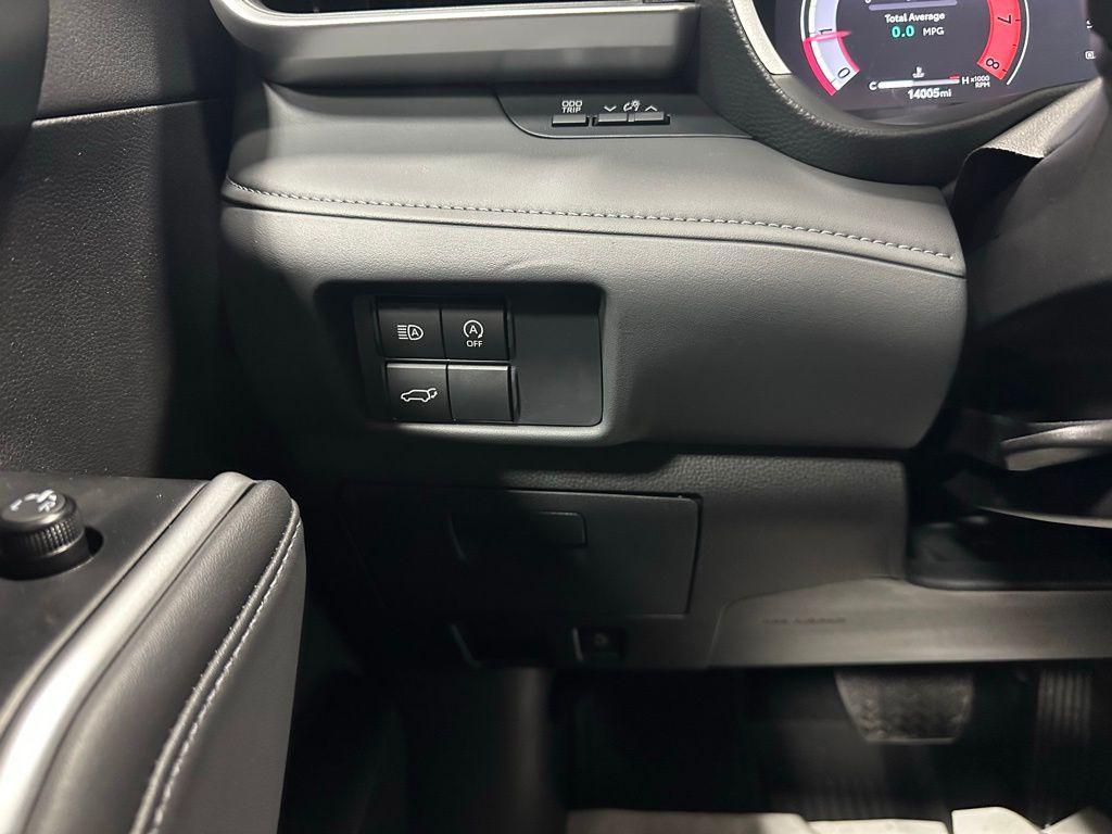 used 2025 Toyota Highlander car, priced at $43,995