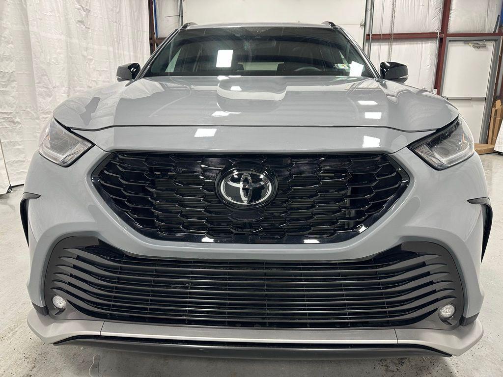 used 2025 Toyota Highlander car, priced at $43,995