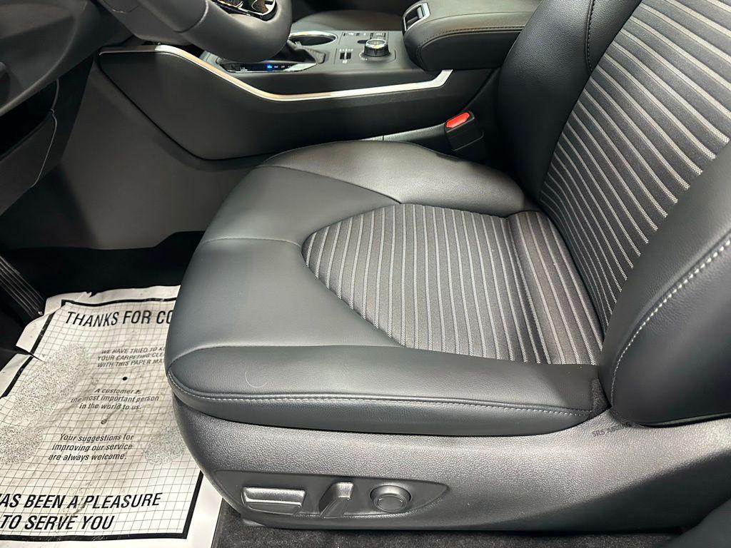 used 2025 Toyota Highlander car, priced at $43,995