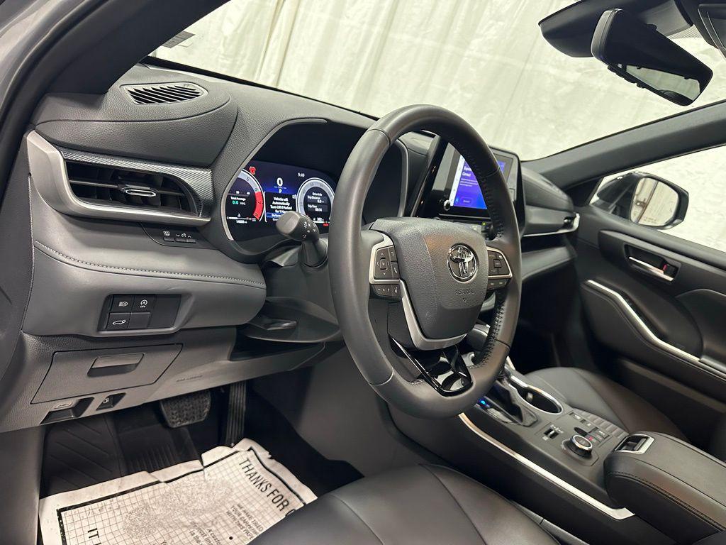 used 2025 Toyota Highlander car, priced at $43,995