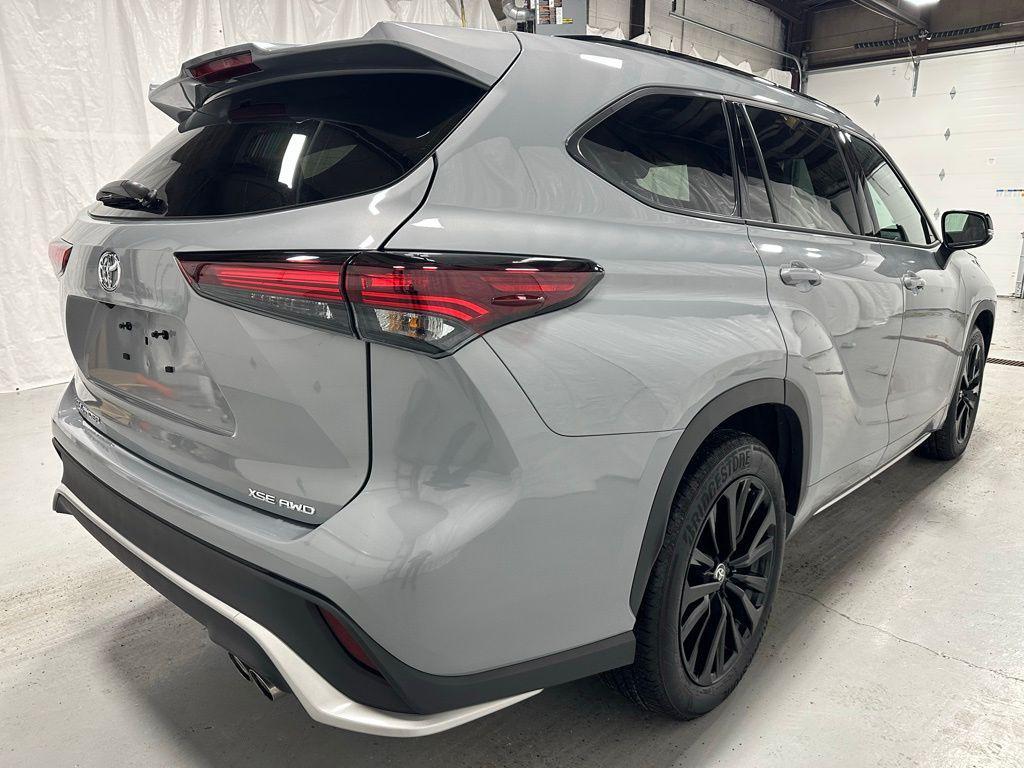 used 2025 Toyota Highlander car, priced at $43,995