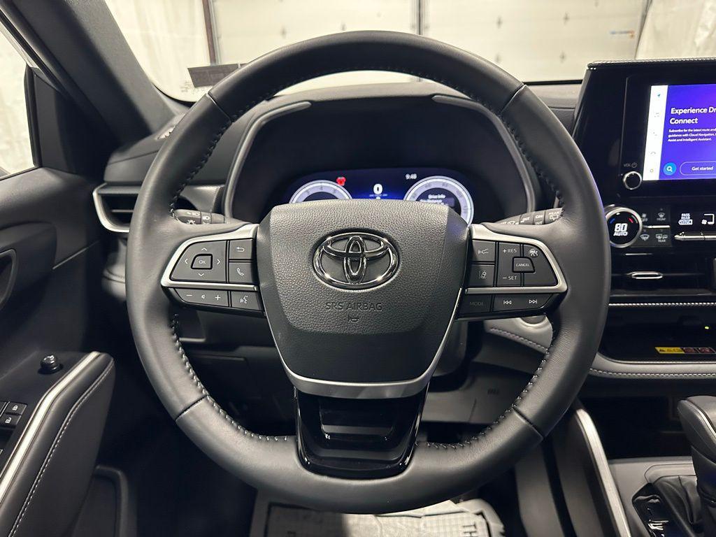 used 2025 Toyota Highlander car, priced at $43,995