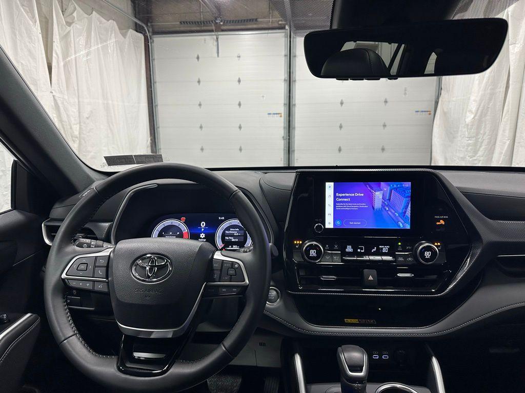 used 2025 Toyota Highlander car, priced at $43,995