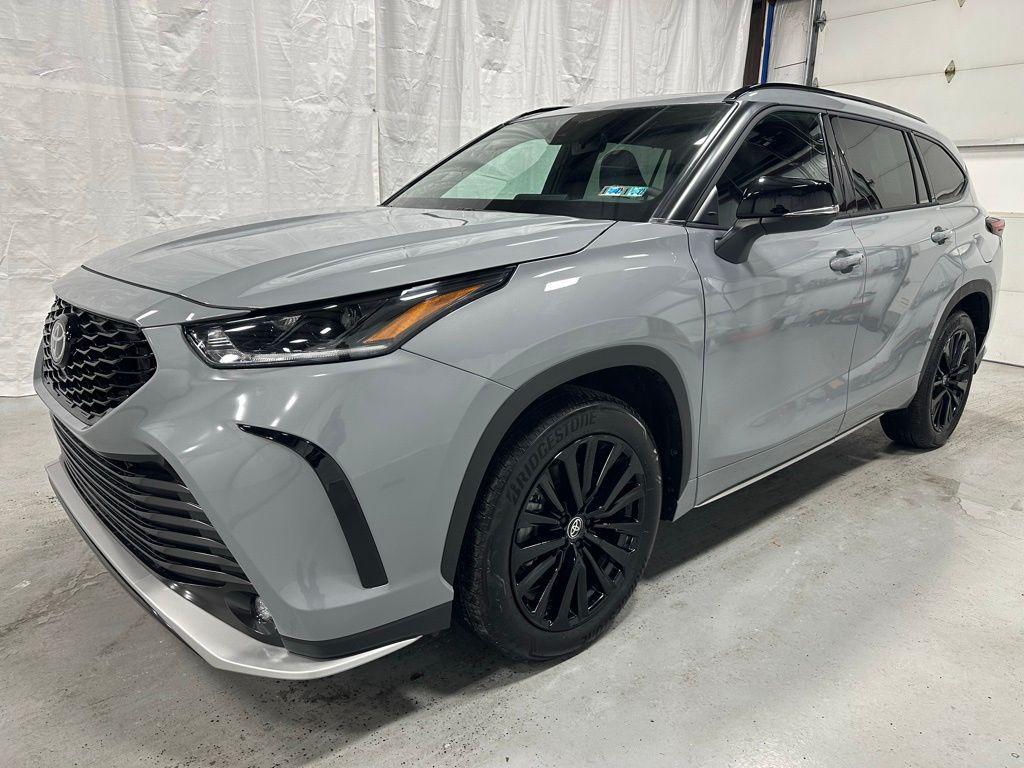 used 2025 Toyota Highlander car, priced at $43,995
