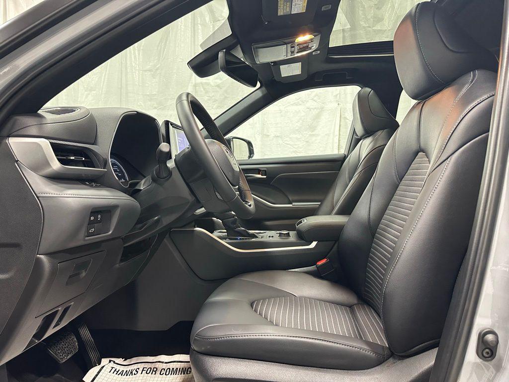 used 2025 Toyota Highlander car, priced at $43,995