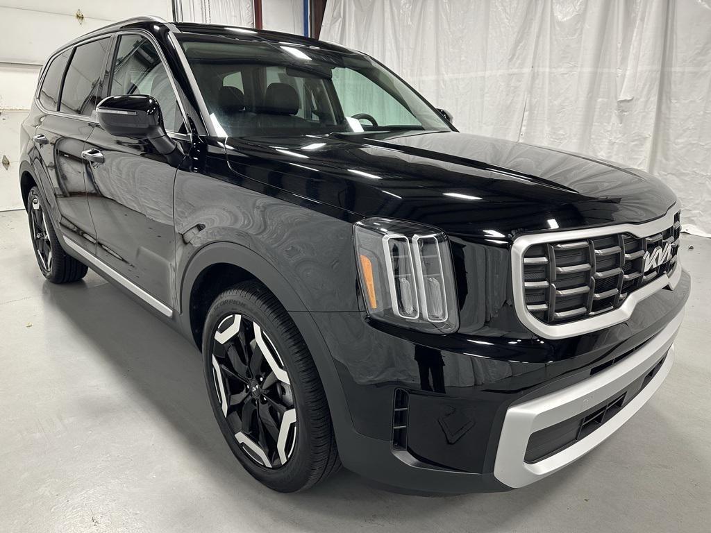 used 2025 Kia Telluride car, priced at $35,295