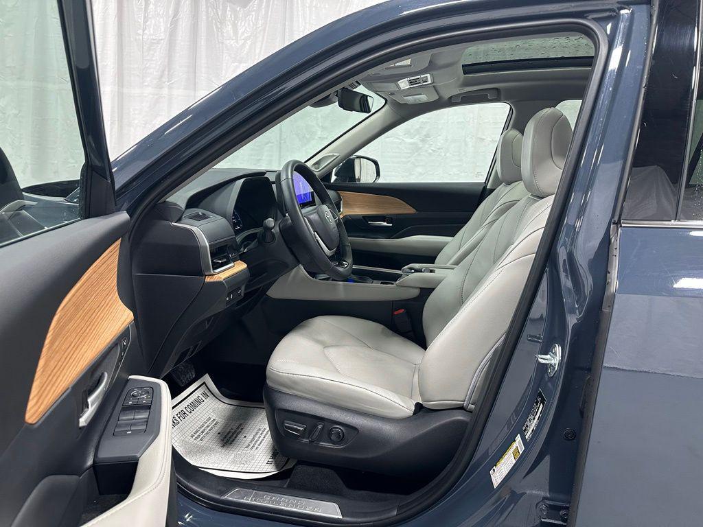 used 2025 Toyota Grand Highlander car, priced at $47,495